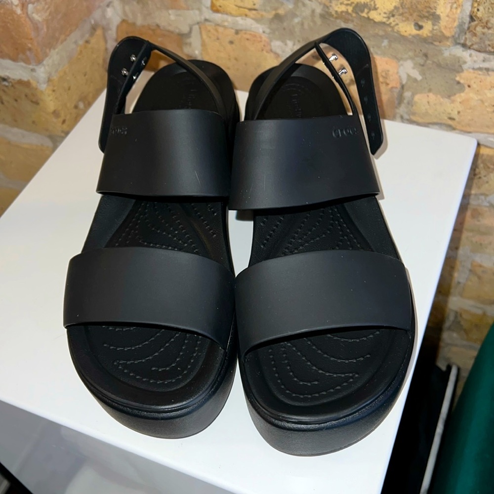 Crocs BROOKLYN LOW WEDGE size 10 W (wide) platform comfy sandal